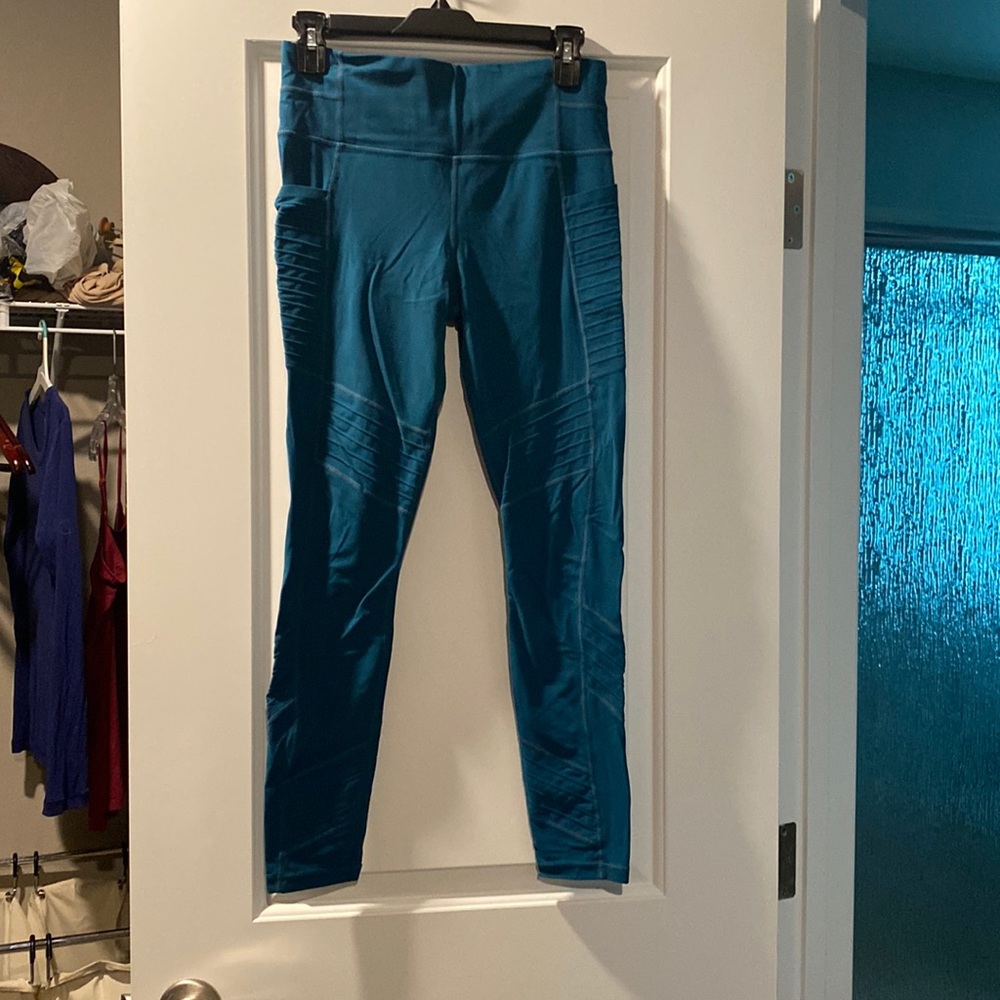 Athleta leggings. Teal. Size S. With pockets